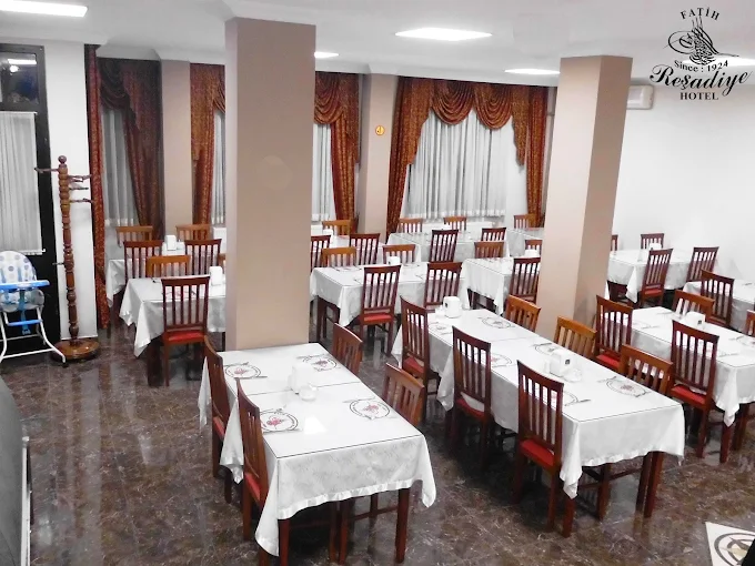 Restaurant & Entertaiment 3
